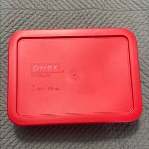 Pyrex Vibrant Red Storage 3 cups  700 Ml